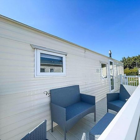 Gorgeous Caravan With Decking In Breydon Water Holiday Park, Ref 10081B Belton with Browston Bagian luar foto