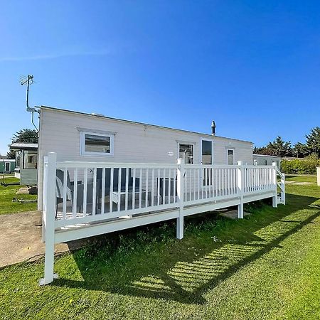 Gorgeous Caravan With Decking In Breydon Water Holiday Park, Ref 10081B Belton with Browston Bagian luar foto