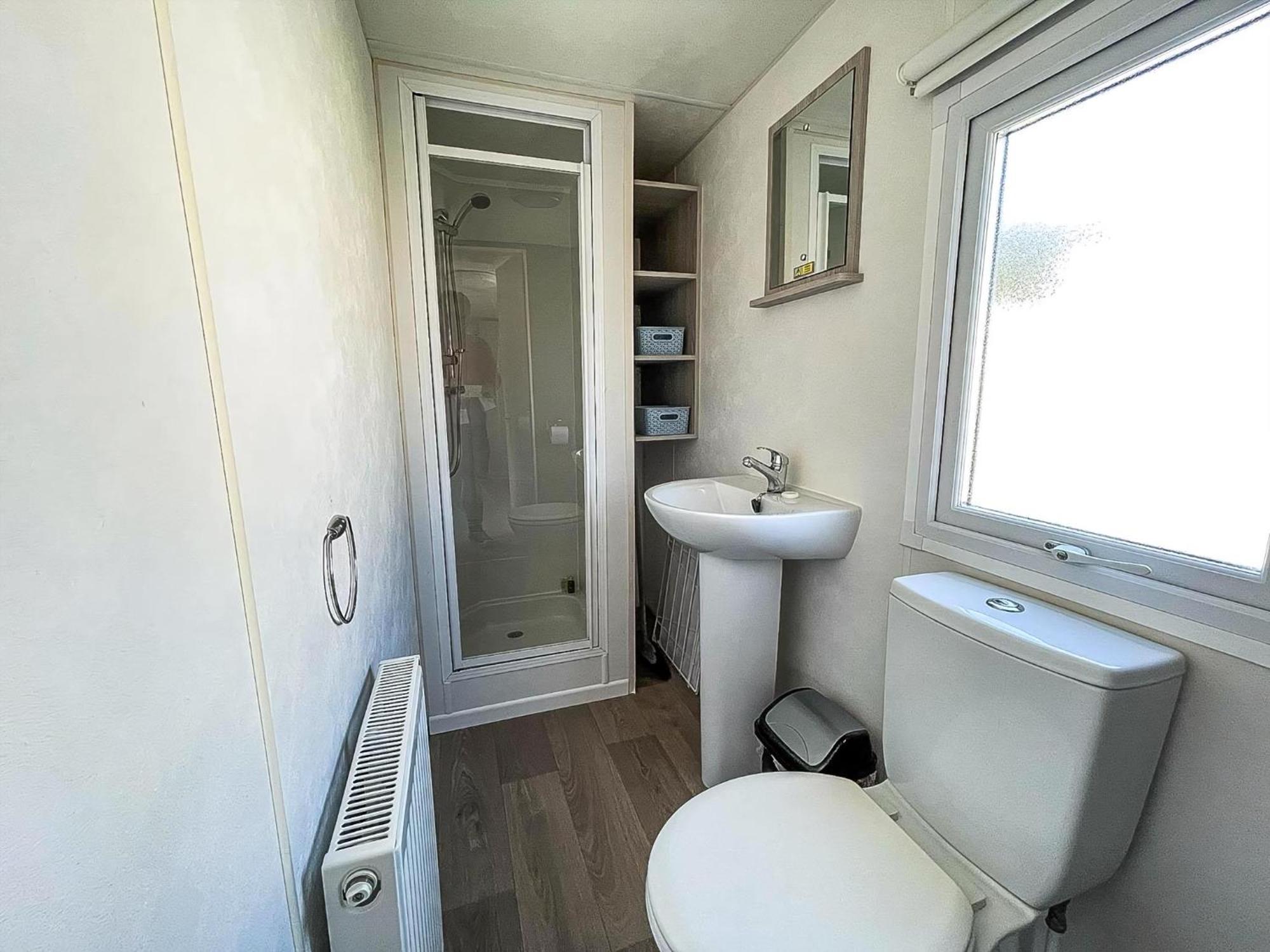 Gorgeous Caravan With Decking In Breydon Water Holiday Park, Ref 10081B Belton with Browston Bagian luar foto